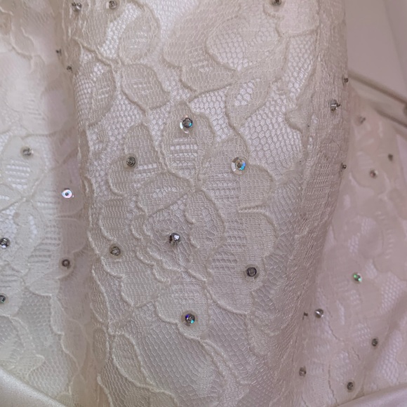 Beautiful Wedding Dress - Picture 5 of 16